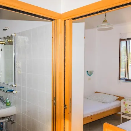 Апартаменты House Punta Blue & Orange 5m From The Sea, Island Cres