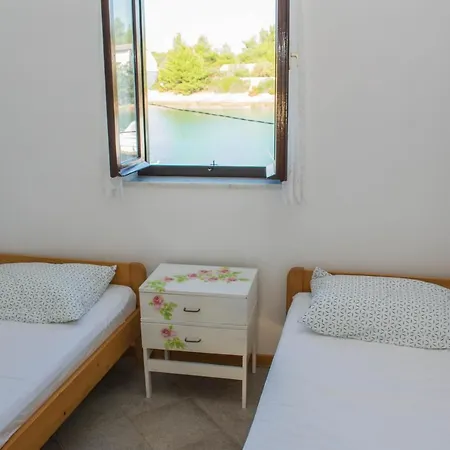 House Punta Blue & Orange 5m From The Sea, Island Cres Пунта-Крижа