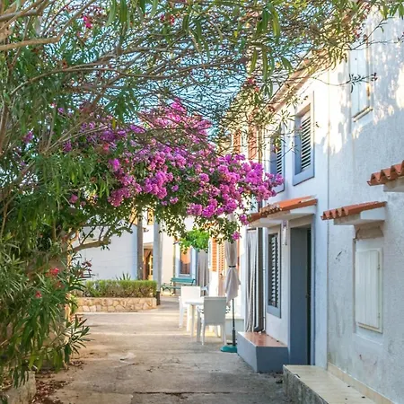 House Punta Blue & Orange 5m From The Sea, Island Cres Апартаменты *