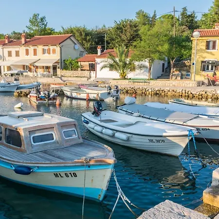 House Punta Blue & Orange 5m From The Sea, Island Cres Punta Križa