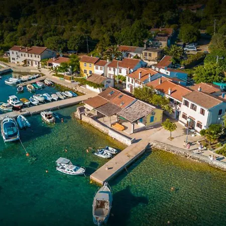 Апартаменты House Punta Blue & Orange 5m From The Sea, Island Cres *