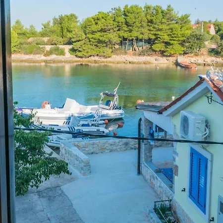 House Punta Blue & Orange 5m From The Sea, Island Cres * Пунта-Крижа