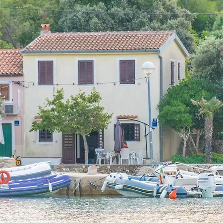 House Punta Blue & Orange 5m From The Sea, Island Cres Апартаменты