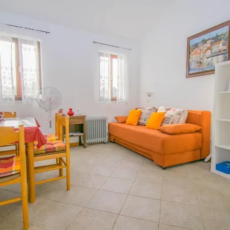 Апартаменты House Punta Blue & Orange 5m From The Sea, Island Cres *