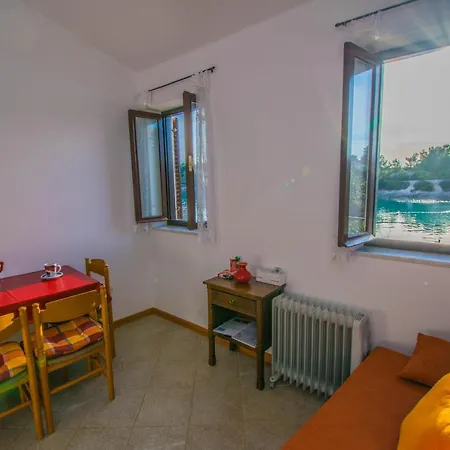Апартаменты House Punta Blue & Orange 5m From The Sea, Island Cres