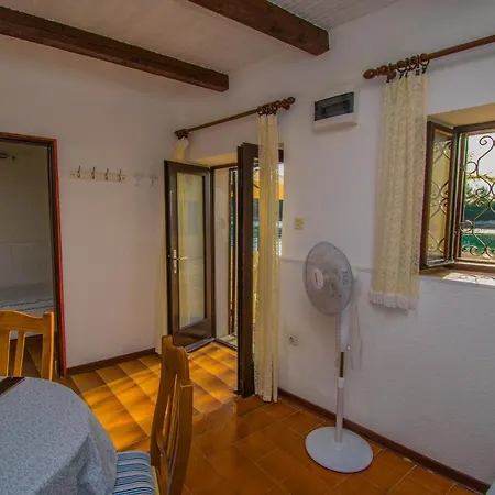 Апартаменты House Punta Blue & Orange 5m From The Sea, Island Cres