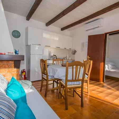 House Punta Blue & Orange 5m From The Sea, Island Cres * Punta Kriza
