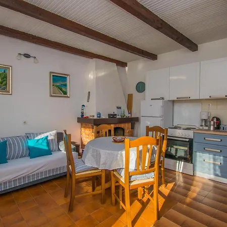 Апартаменты House Punta Blue & Orange 5m From The Sea, Island Cres