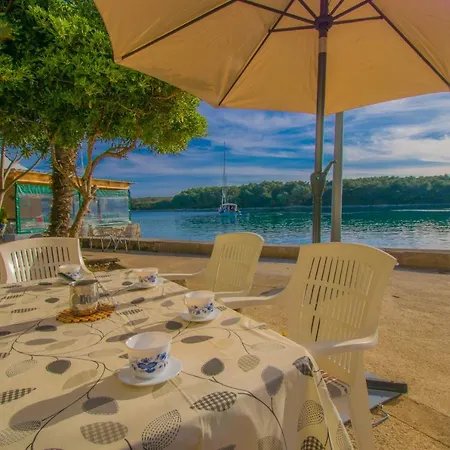 House Punta Blue & Orange 5m From The Sea, Island Cres Пунта-Крижа