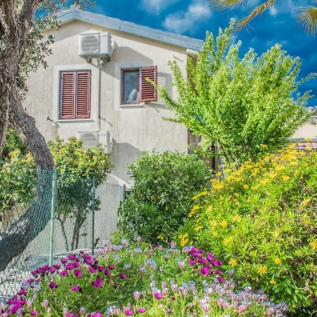 House Punta Blue & Orange 5m From The Sea, Island Cres *
