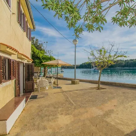 House Punta Blue & Orange 5m From The Sea, Island Cres Апартаменты *