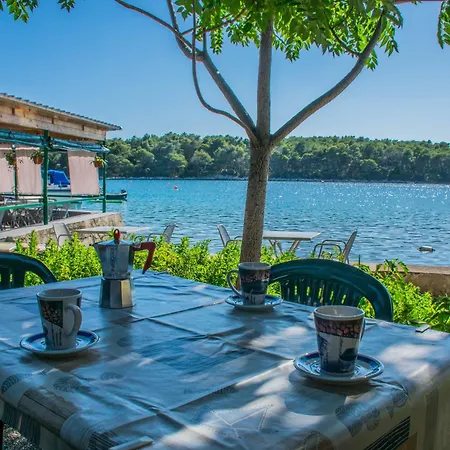 Апартаменты House Punta Blue & Orange 5m From The Sea, Island Cres Пунта-Крижа