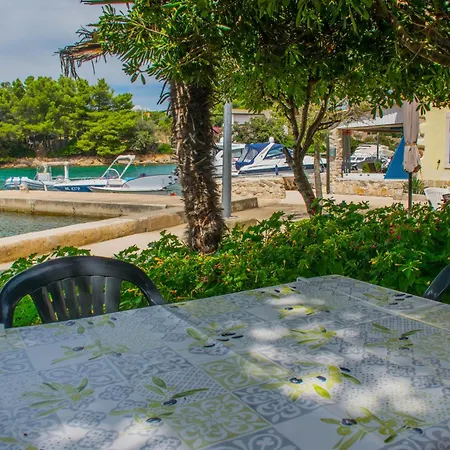 House Punta Blue & Orange 5m From The Sea, Island Cres Apartment