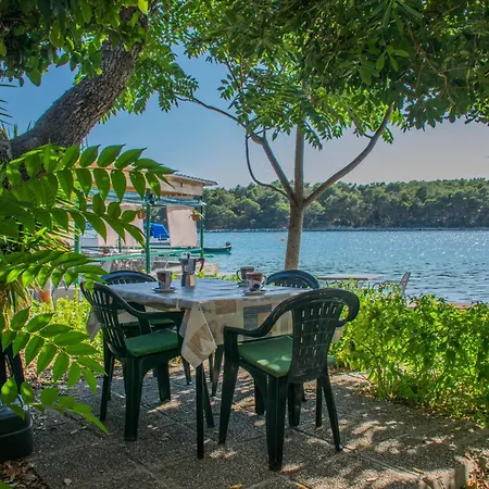 House Punta Blue & Orange 5m From The Sea, Island Cres *