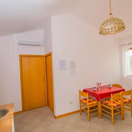 Апартаменты House Punta Blue & Orange 5m From The Sea, Island Cres