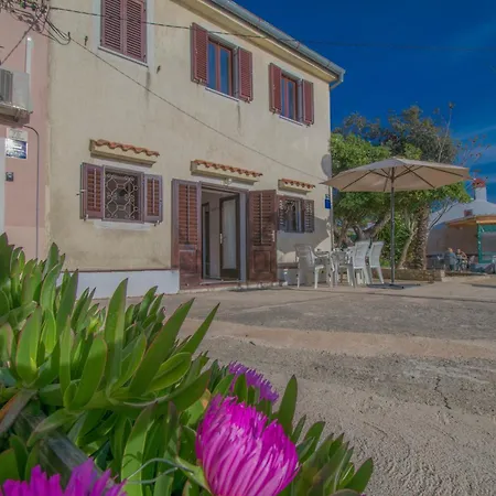 Апартаменты House Punta Blue & Orange 5m From The Sea, Island Cres *