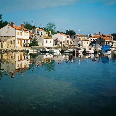 House Punta Blue & Orange 5m From The Sea, Island Cres Апартаменты Пунта-Крижа